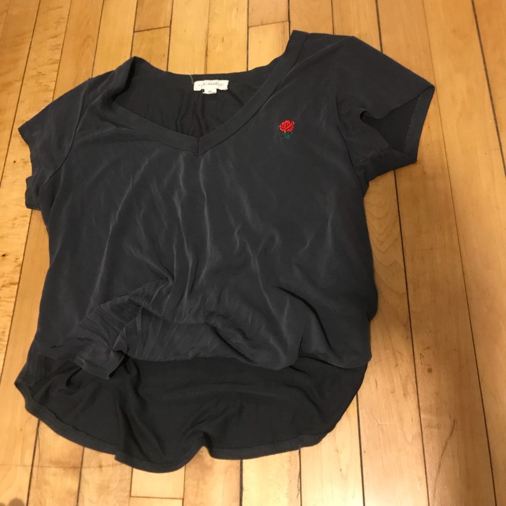 La hearts short sleeve grey shirt